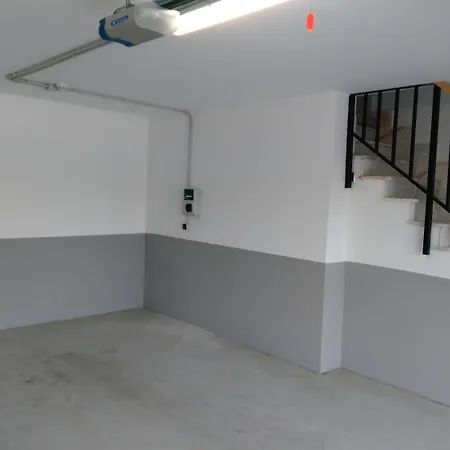 Acropolis Motel 3*