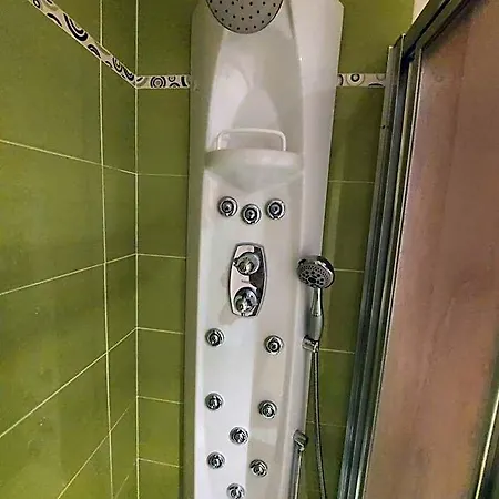 Acropolis Motel 3*
