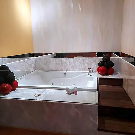 Acropolis Motel 3*