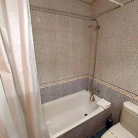 Acropolis Motel 3*